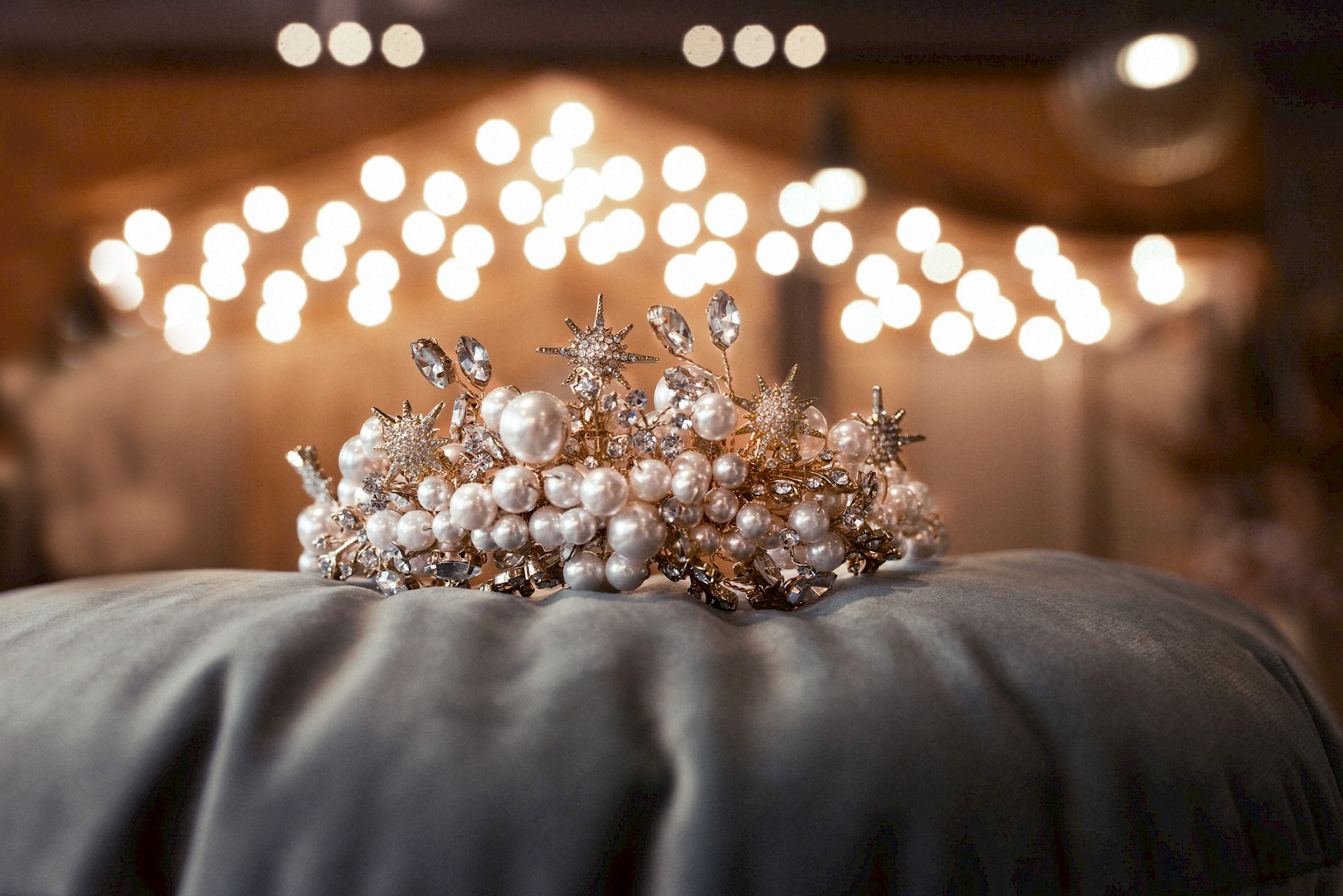 Tiara with pearls